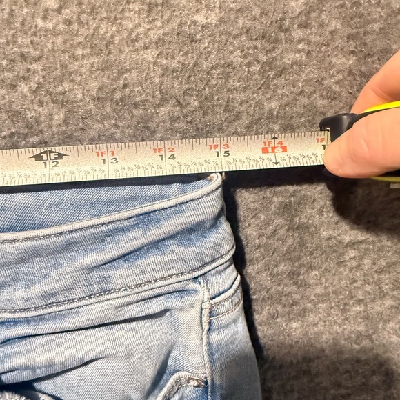 American Eagle Jeans Womens 6 blue Low Rise Flare distressed lightwash fit 29x30 - Picture 9 of 13